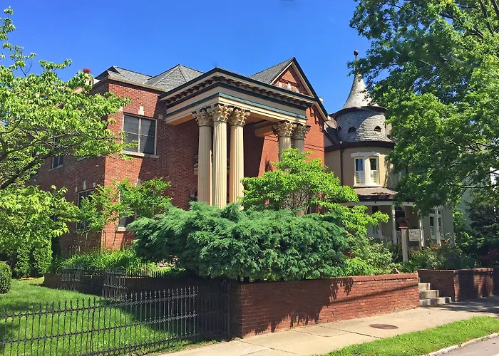 Lyndon House Bed & Breakfast